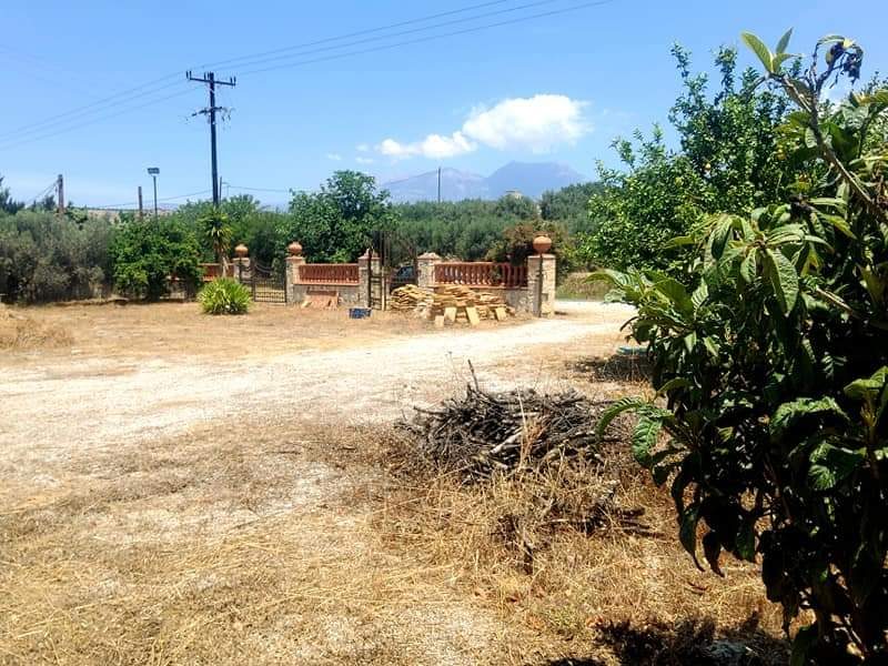 Building for rent main road to Mires, South Crete