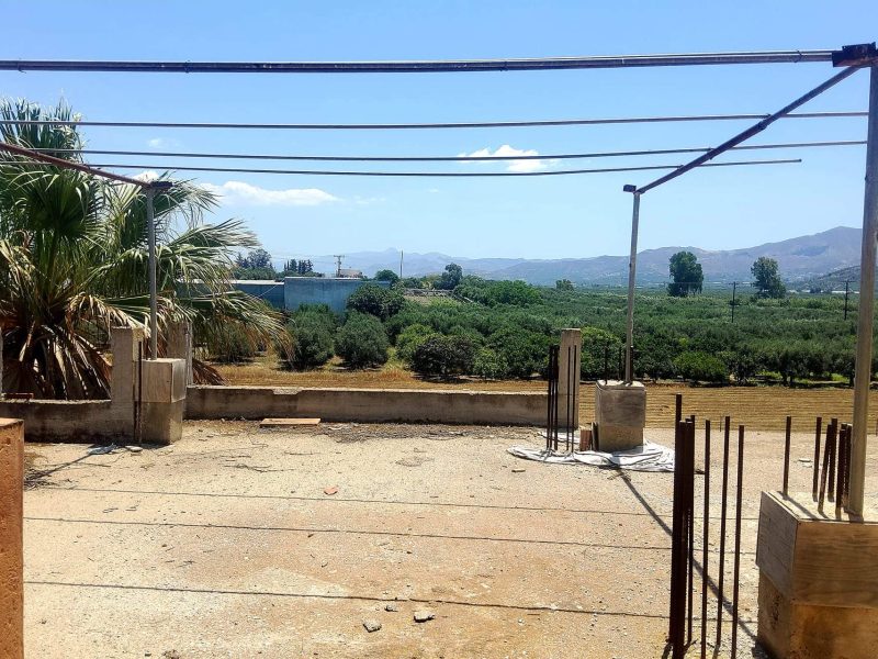 Building for rent main road to Mires, South Crete