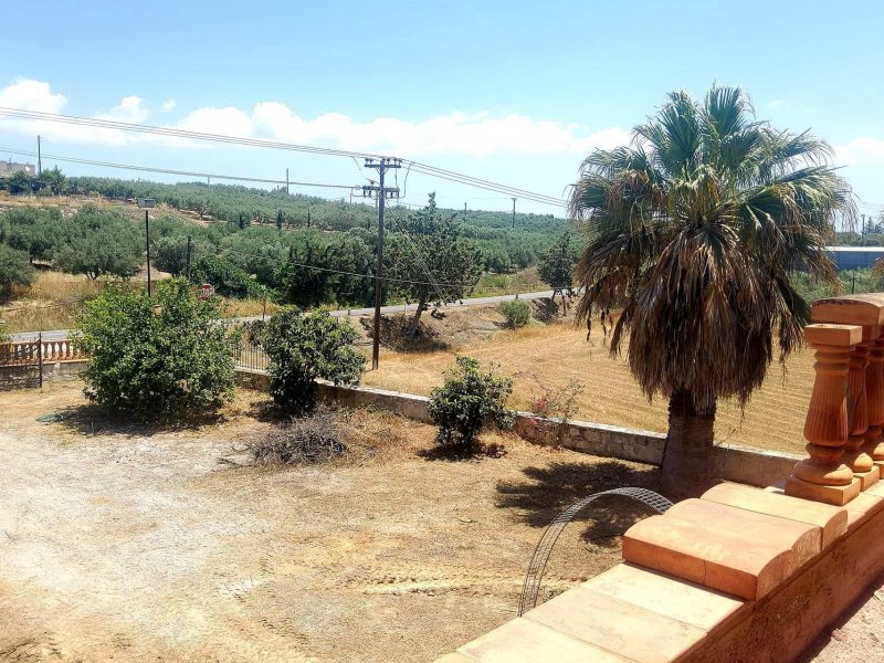 Building for rent main road to Mires, South Crete