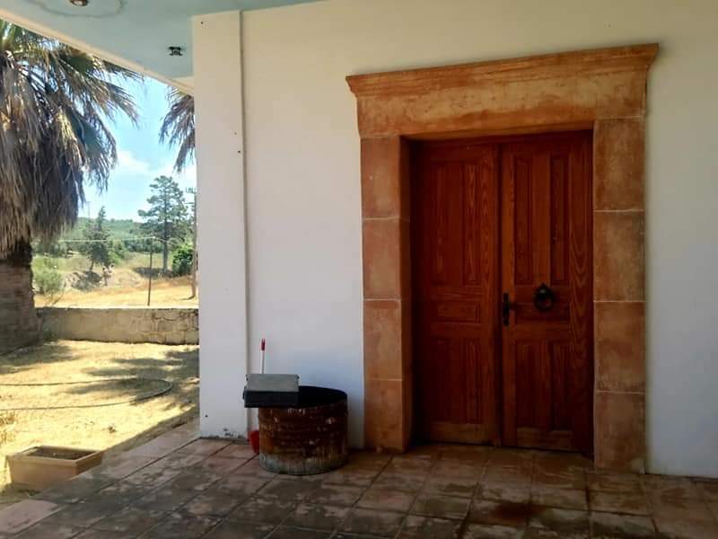 Building for rent main road to Mires, South Crete