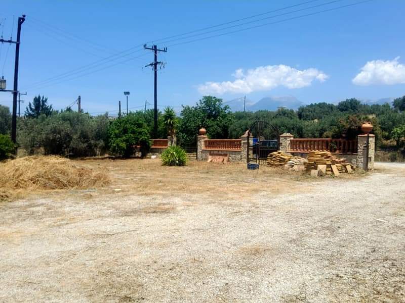 Building for rent main road to Mires, South Crete