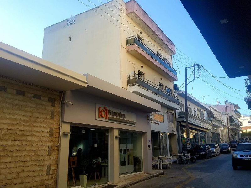 Building for sale in the center of Mires South Crete