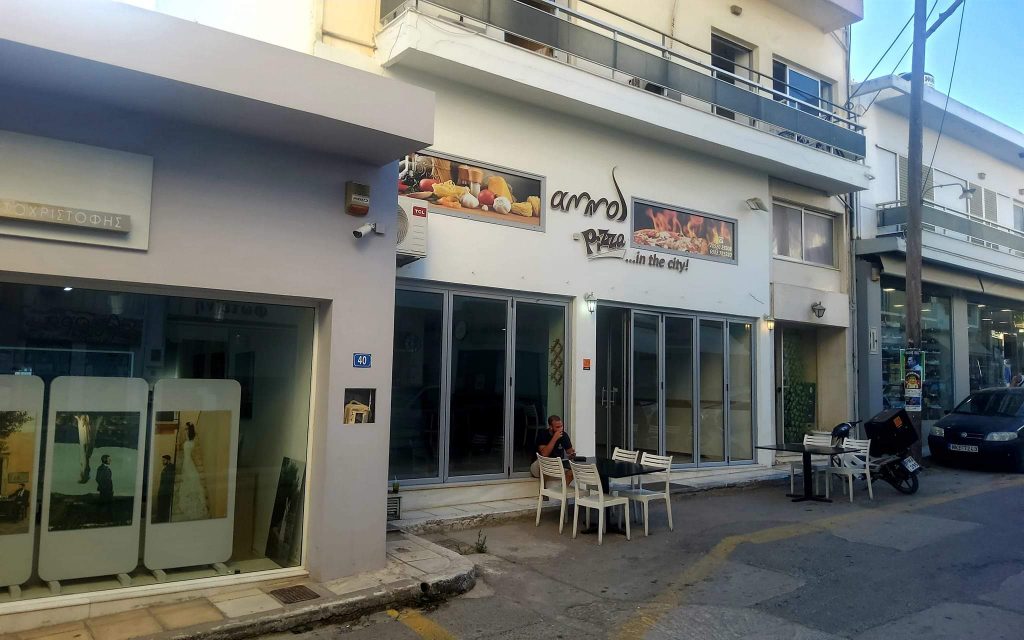 Building for sale in the center of Mires South Crete