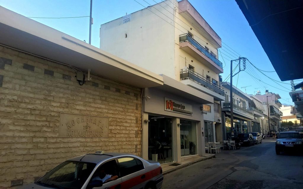 Building for sale in the center of Mires South Crete