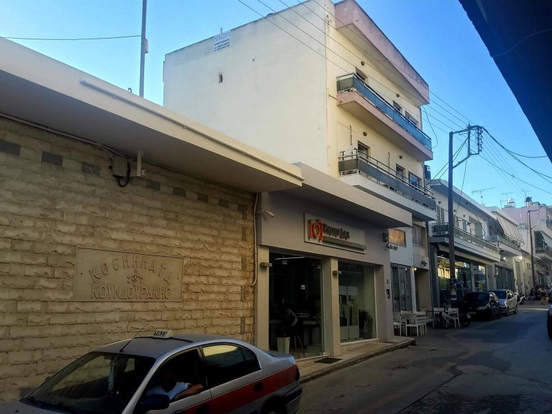 Building for sale in the center of Mires South Crete