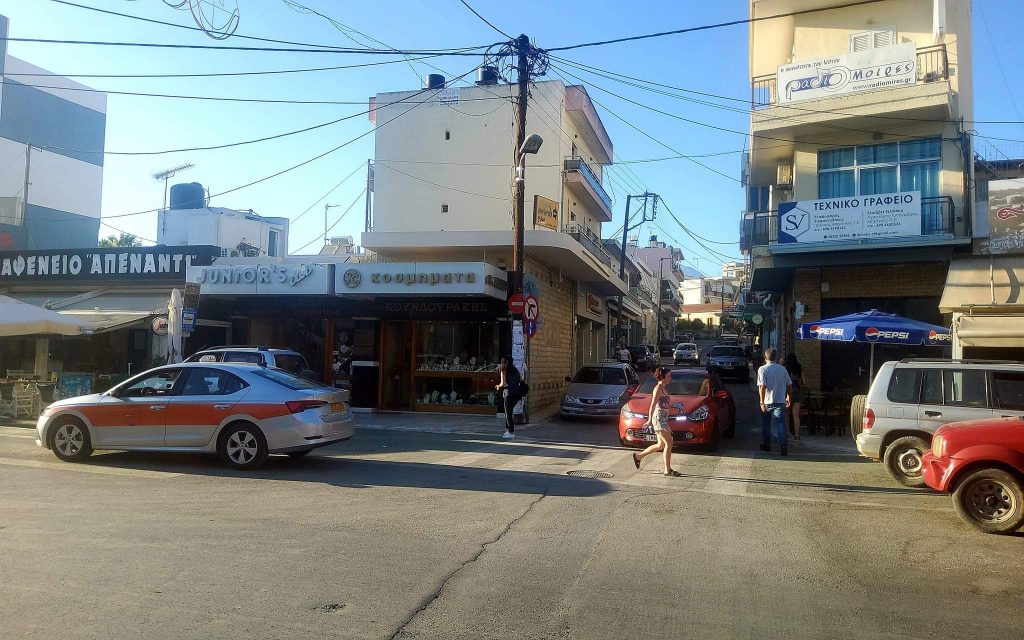 Building for sale in the center of Mires South Crete