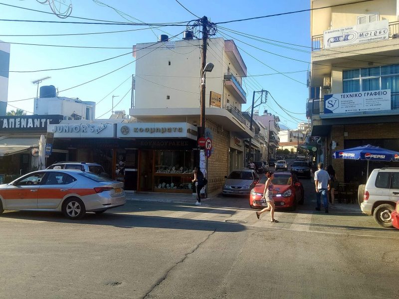 Building for sale in the center of Mires South Crete