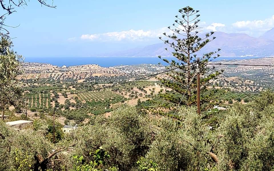 Plot for sale with sea view inside Listaros