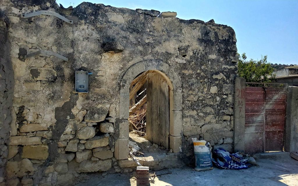 Plot / Old Stone House for sale with sea view in Kamilari