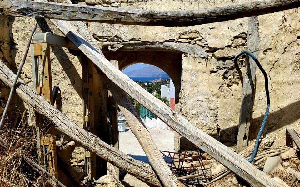 Plot / Old Stone House for sale with sea view in Kamilari