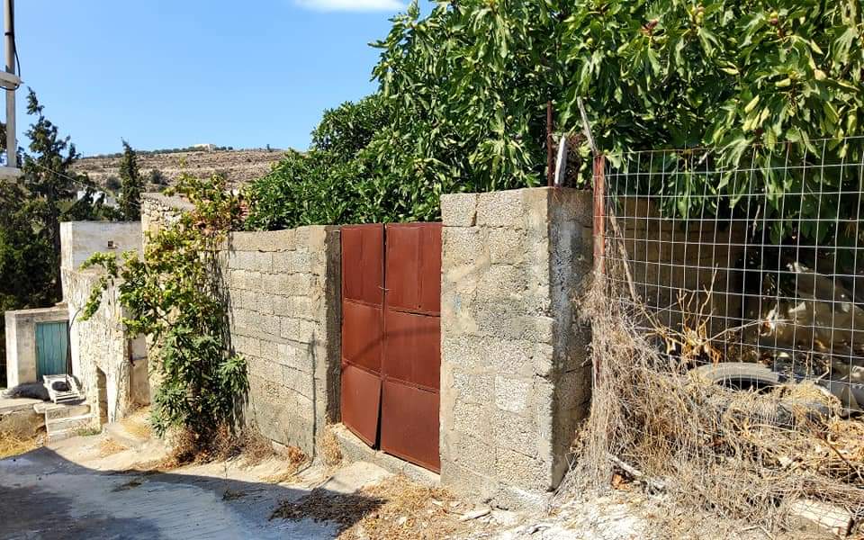 Plot / Old Stone House for sale with sea view in Kamilari
