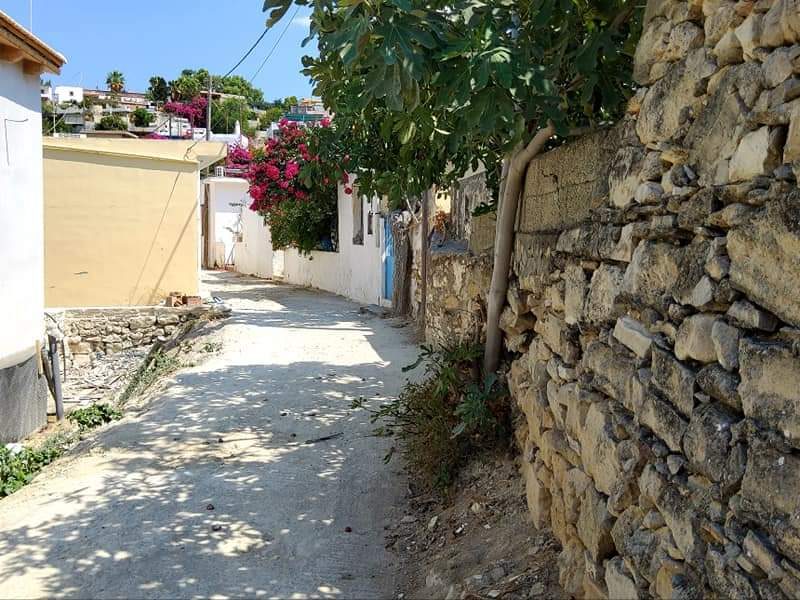 Plot / Old Stone House for sale with sea view in Kamilari