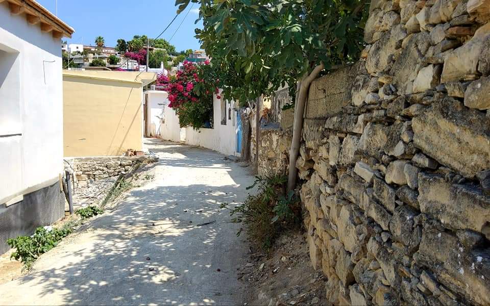 Plot / Old Stone House for sale with sea view in Kamilari