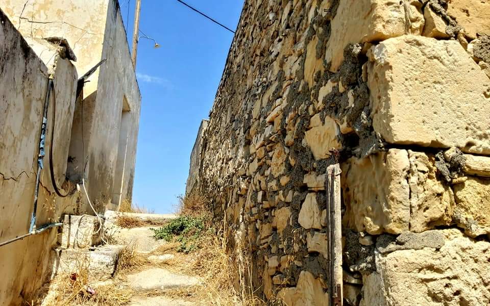 Plot / Old Stone House for sale with sea view in Kamilari