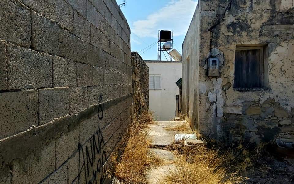Plot / Old Stone House for sale with sea view in Kamilari