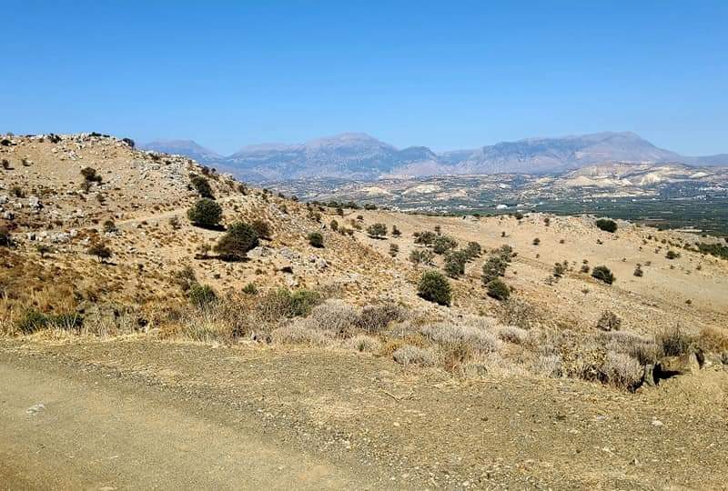 Plot for sale in Pombia South Crete