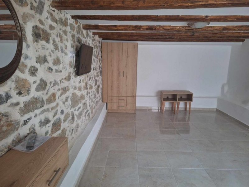 Renovated traditional House for Wintertime Rent in Kouses