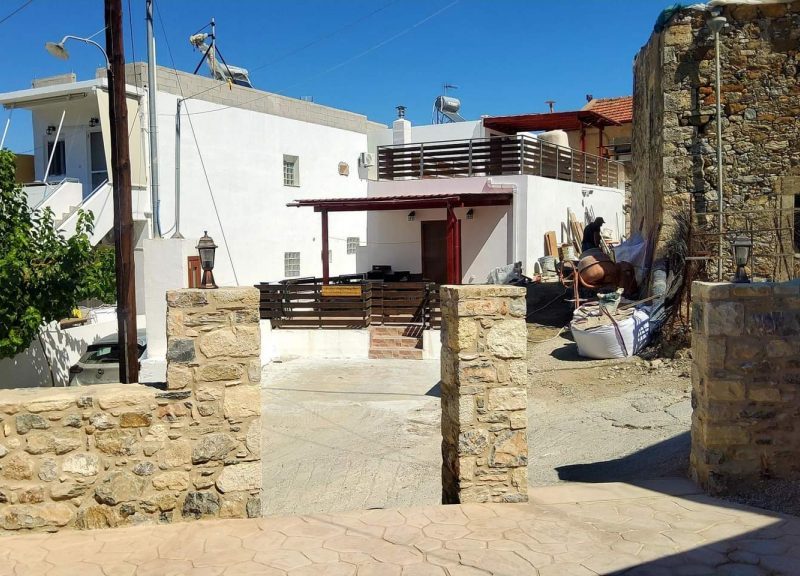 Renovated traditional House for Wintertime Rent in Kouses