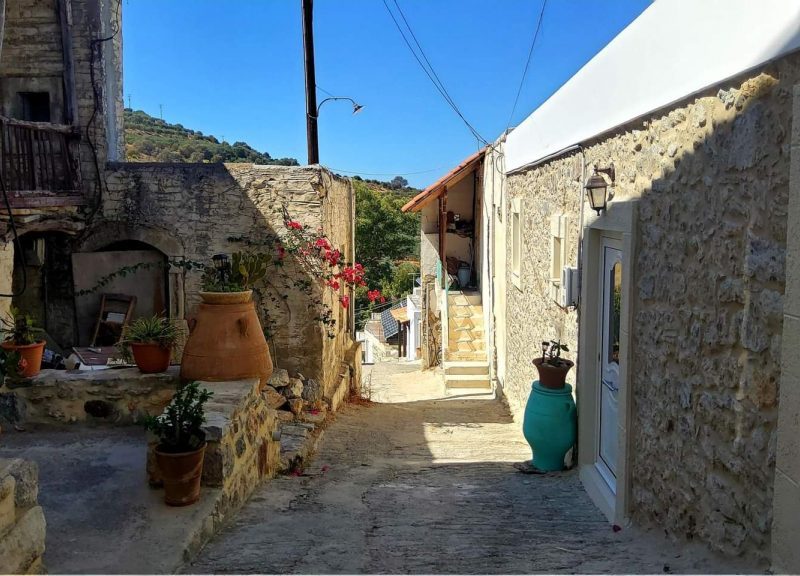 Renovated traditional House for Wintertime Rent in Kouses