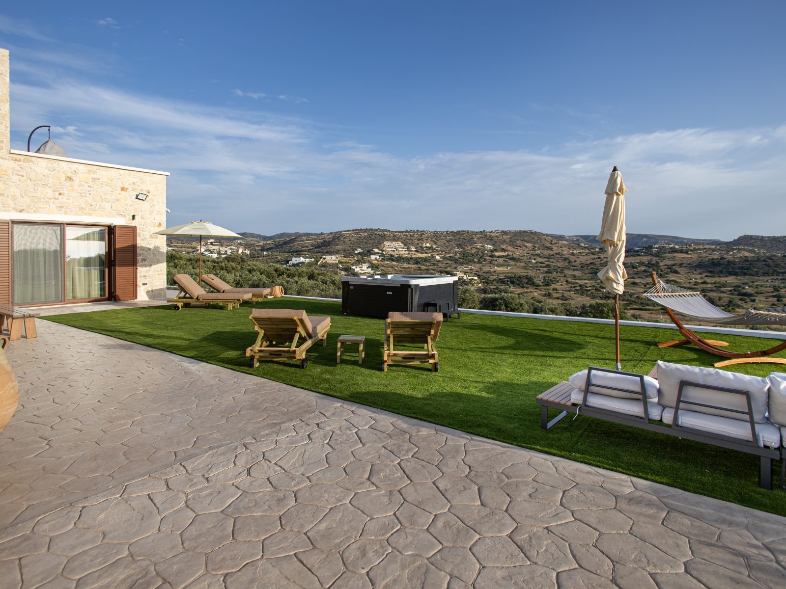 Sun and Sea Apartment Pitsida