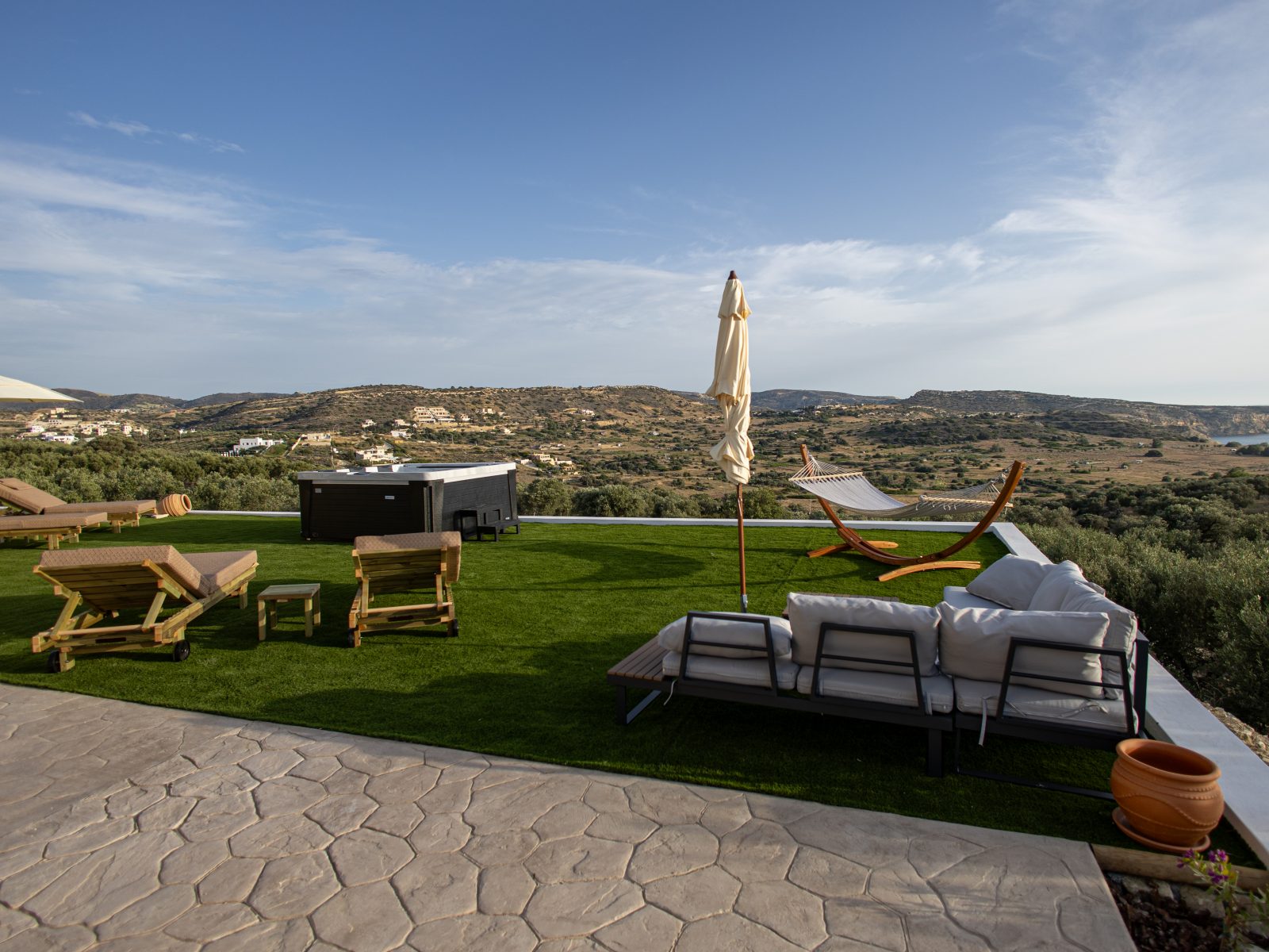 Sun and Sea Apartment Pitsida