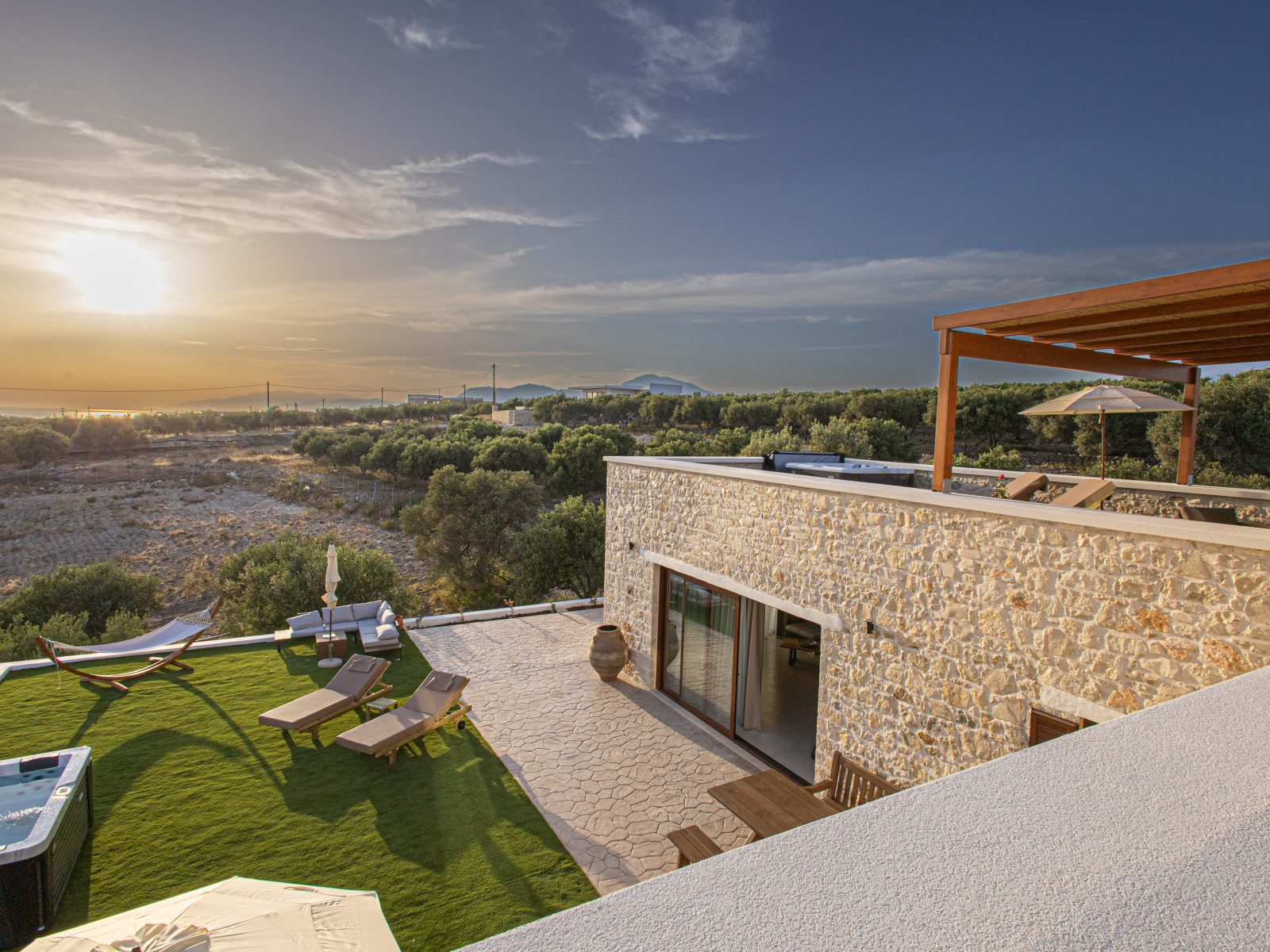 Sun and Sea Apartment Pitsida