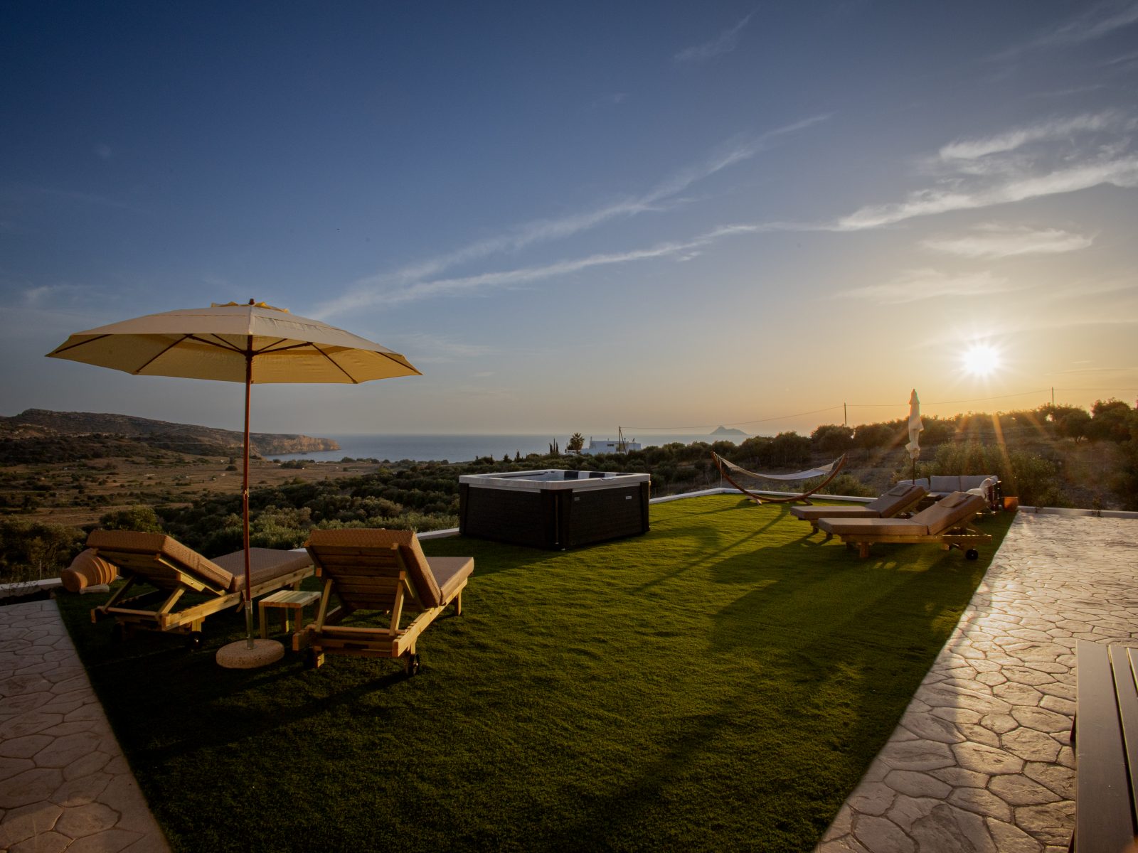 Sun and Sea Apartment Pitsida